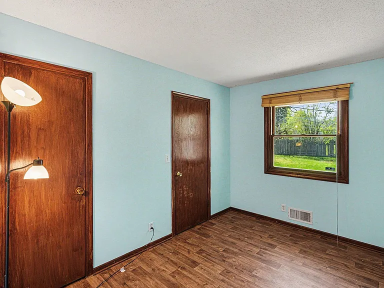 7617 Lee Ave N — Photo 11