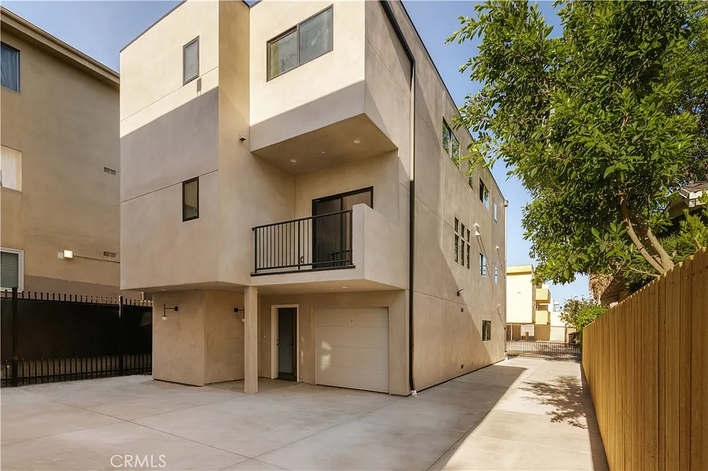 4 bed, 4.5 bath, 1804 sqft, $5,775 — Photo 4