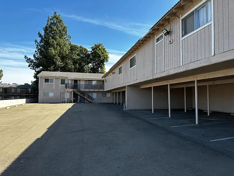 Bluehaven Apartments — Photo 8
