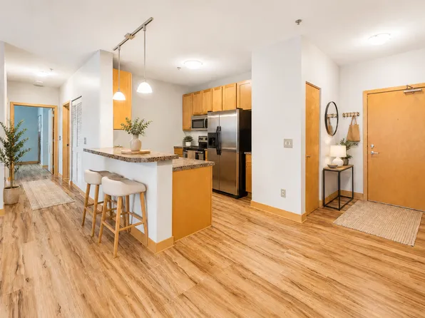 2900 University Ave SE APT 300, Minneapolis, MN 55414