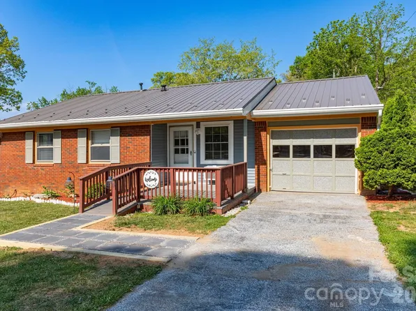 30 Compton Dr, Asheville, NC 28806