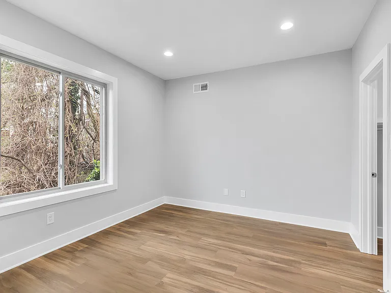 132 W Ashmead St — Photo 9
