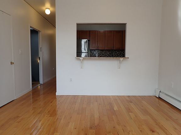 5th image of 418 Carlton Ave #3