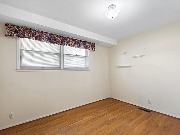 5th image of 1109 W 1st Ave