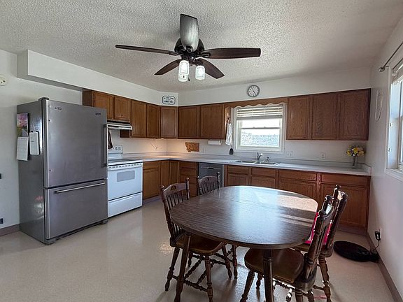 5th image of 907 6th St SW