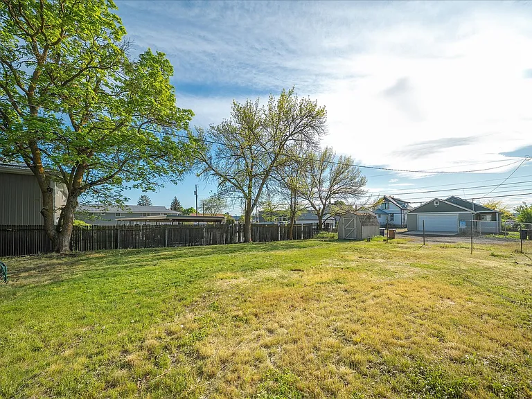 3923 N Walnut St — Photo 25