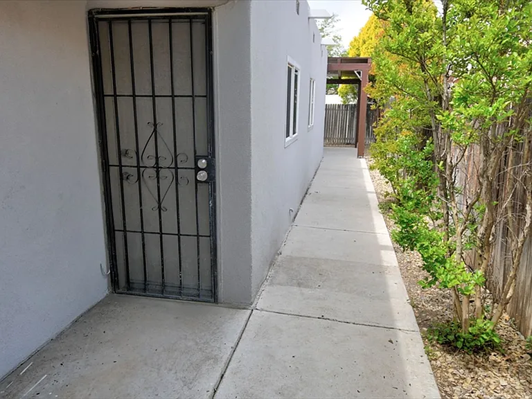 521 Nathan St SE — Photo 2