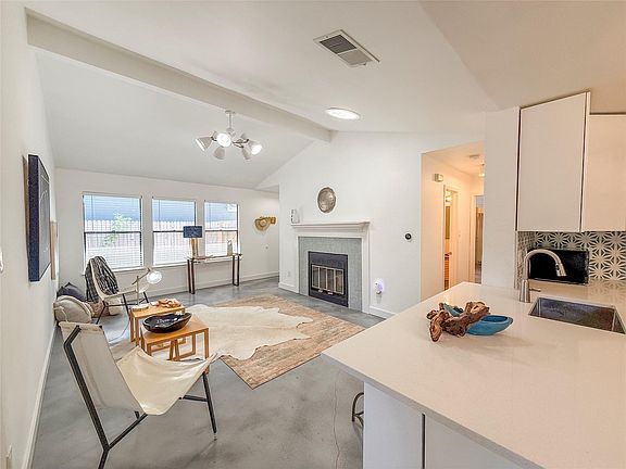 5th image of 14527 Donald Dr