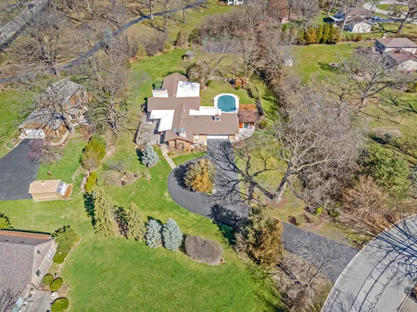 2N730 Wayne Oaks Ln, West Chicago, IL 60185