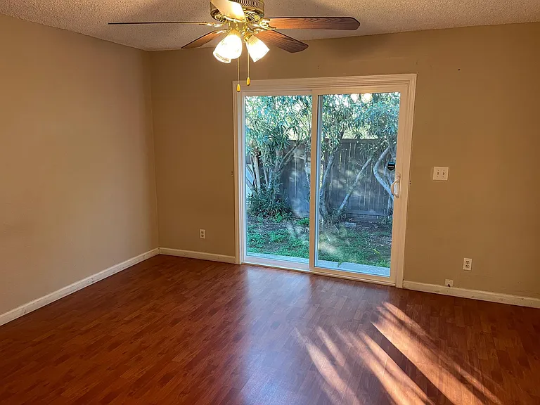 6080 Wilkinson St — Photo 9