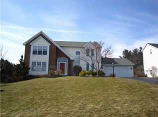 91 Broadmoor Trl, Fairport, NY 14450