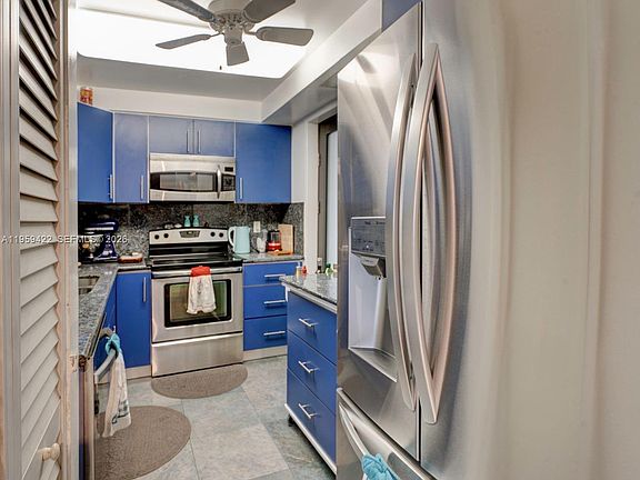 4th image of 301 Golden Isles Dr APT 502