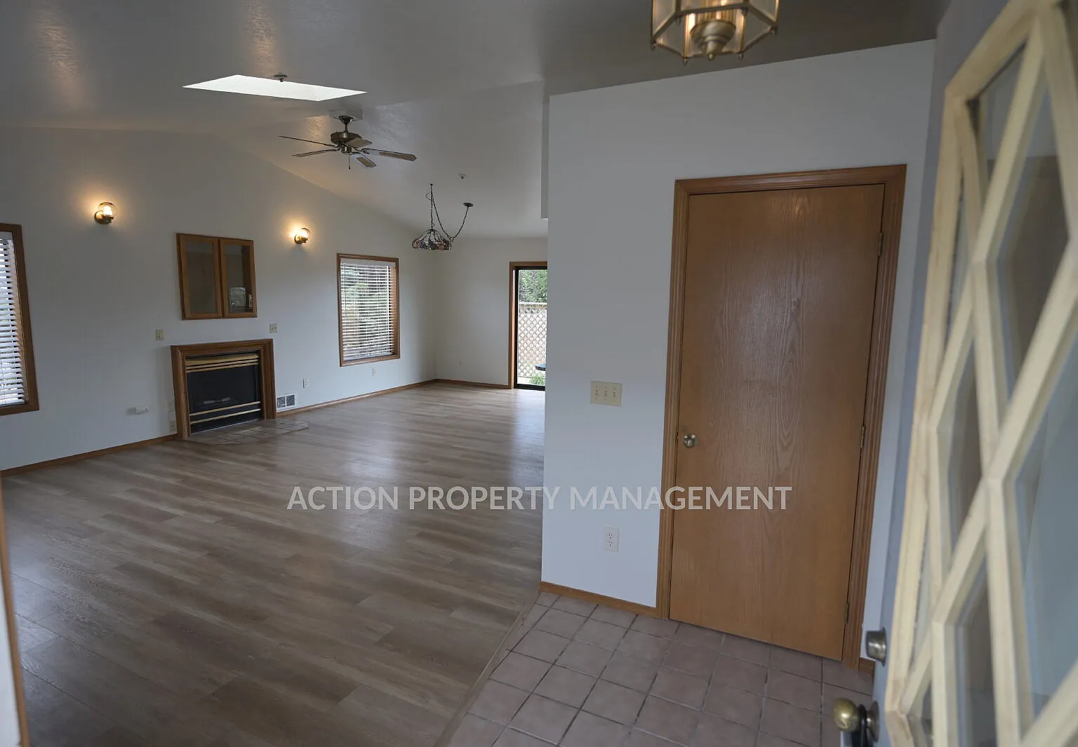 2 bed, 2.0 bath, 1229 sqft, $1,800 — Photo 3