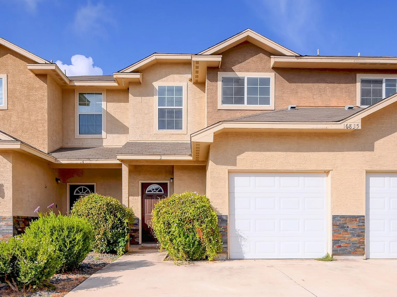 3 bed, 1219 sqft, $1,295 — Photo 1