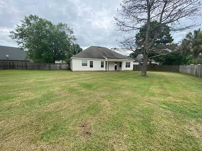 205 Drayton Ct — Photo 23