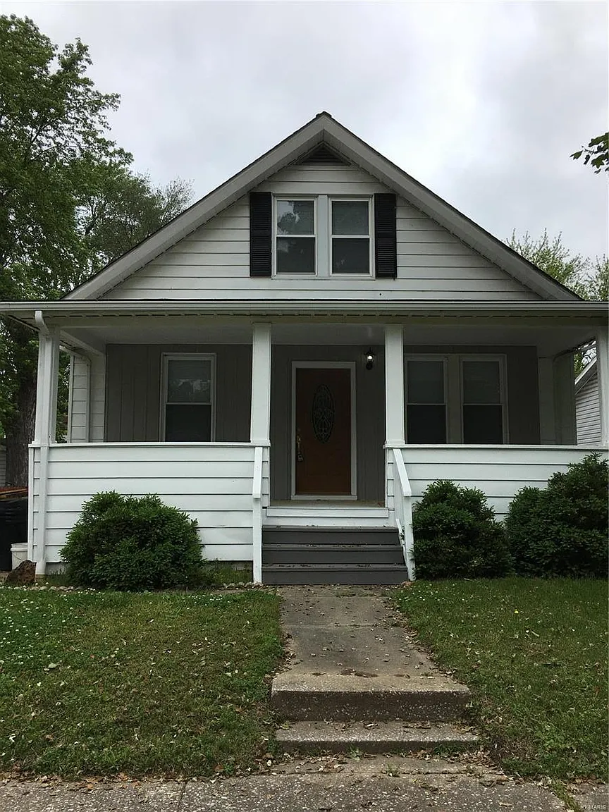 146 E 2nd St photo 1