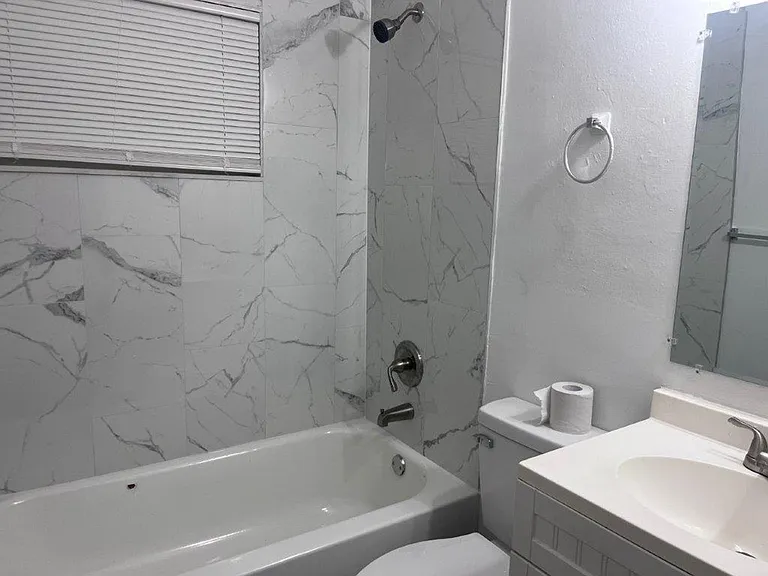 1040 Avondale Ave — Photo 9