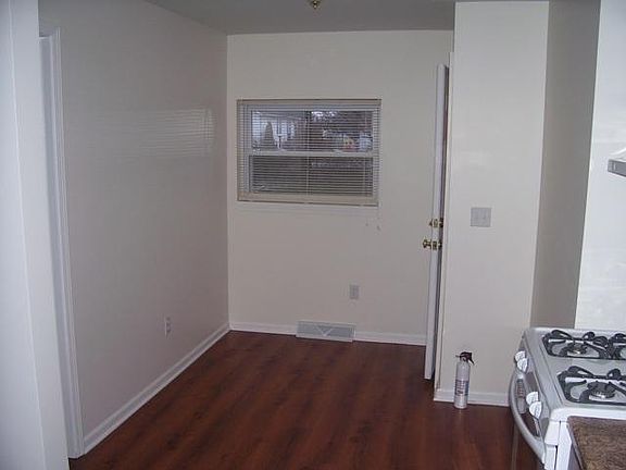 5th image of 925 Parkwood Ave