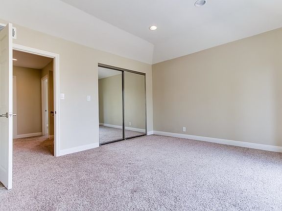 5th image of 15685 Dodrill Dr