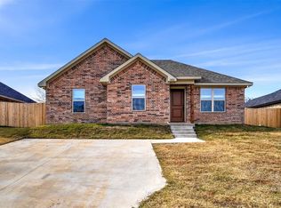 925 N Barrett Ave, Denison, TX 75020
