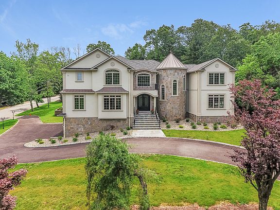 2nd image of 12 Westmount Dr