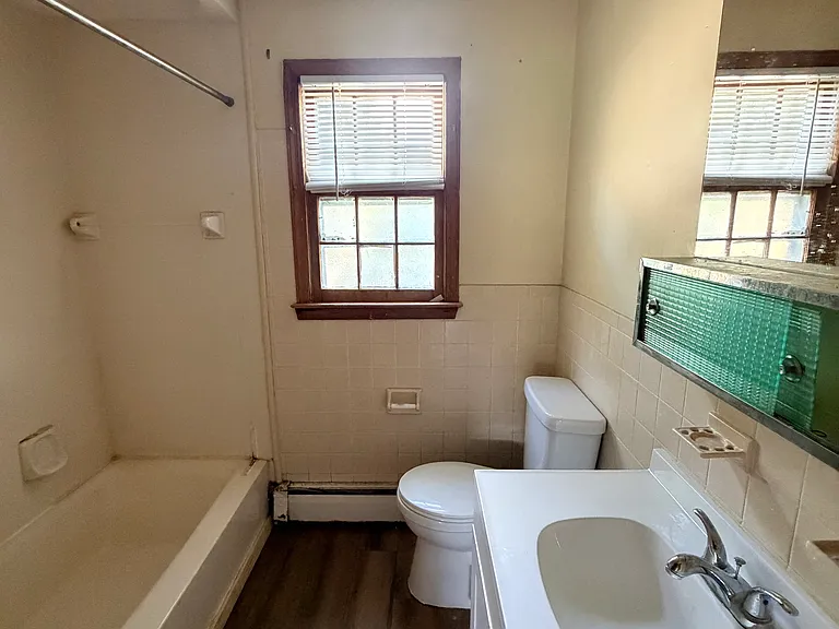 241 Circular Ave — Photo 15