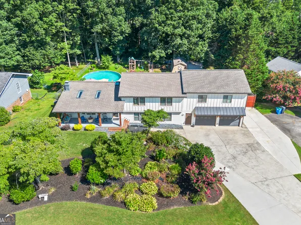 2907 Pebble Ln, Snellville, GA 30078