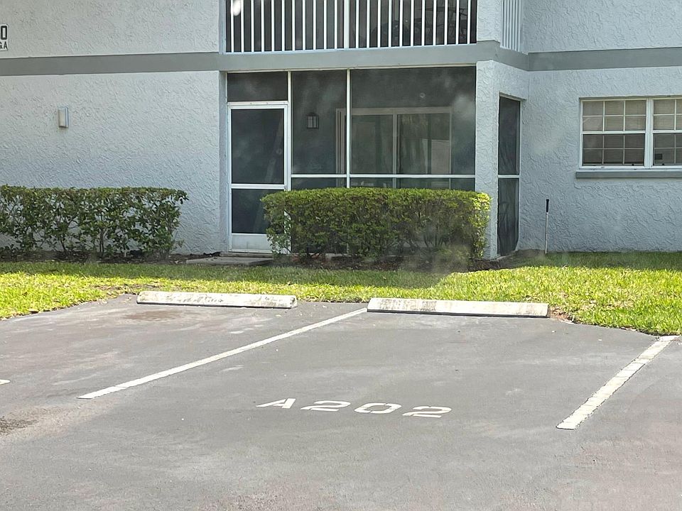1st image of 450 Fairways Cir APT A104