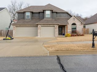 3072 Peaceful Dr, Fayetteville, AR 72701