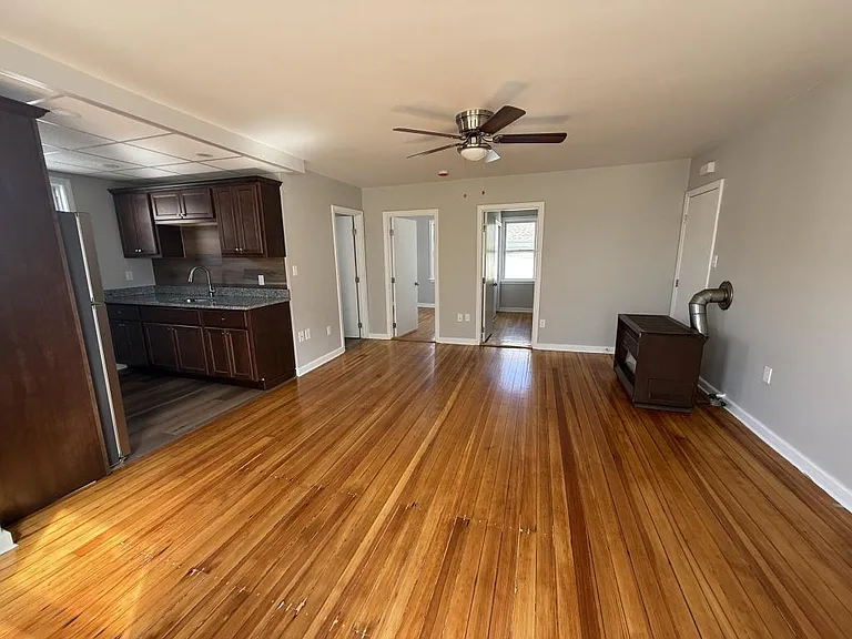 225 Davis St — Photo 8