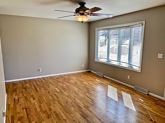 5th image of 110 Redwood Dr