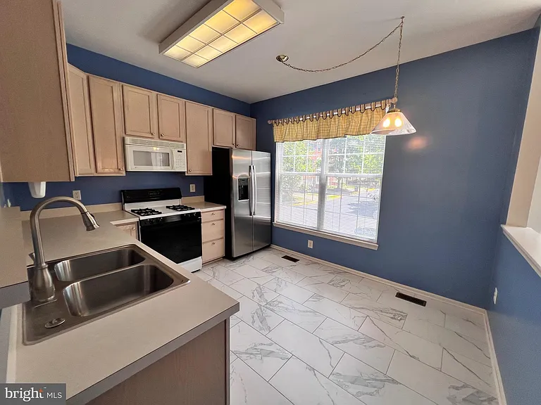 4110 Flower Box Ct — Photo 56