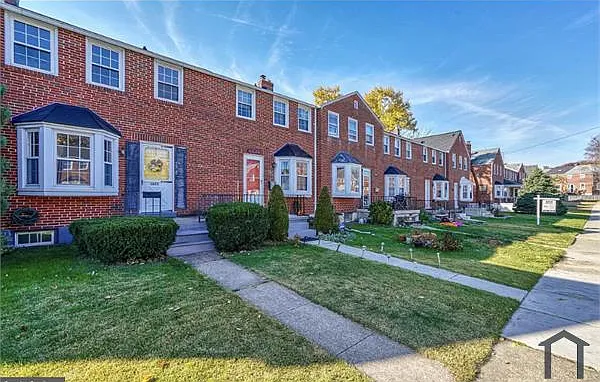 4 bed, 1350 sqft, $3,100 — Photo 2
