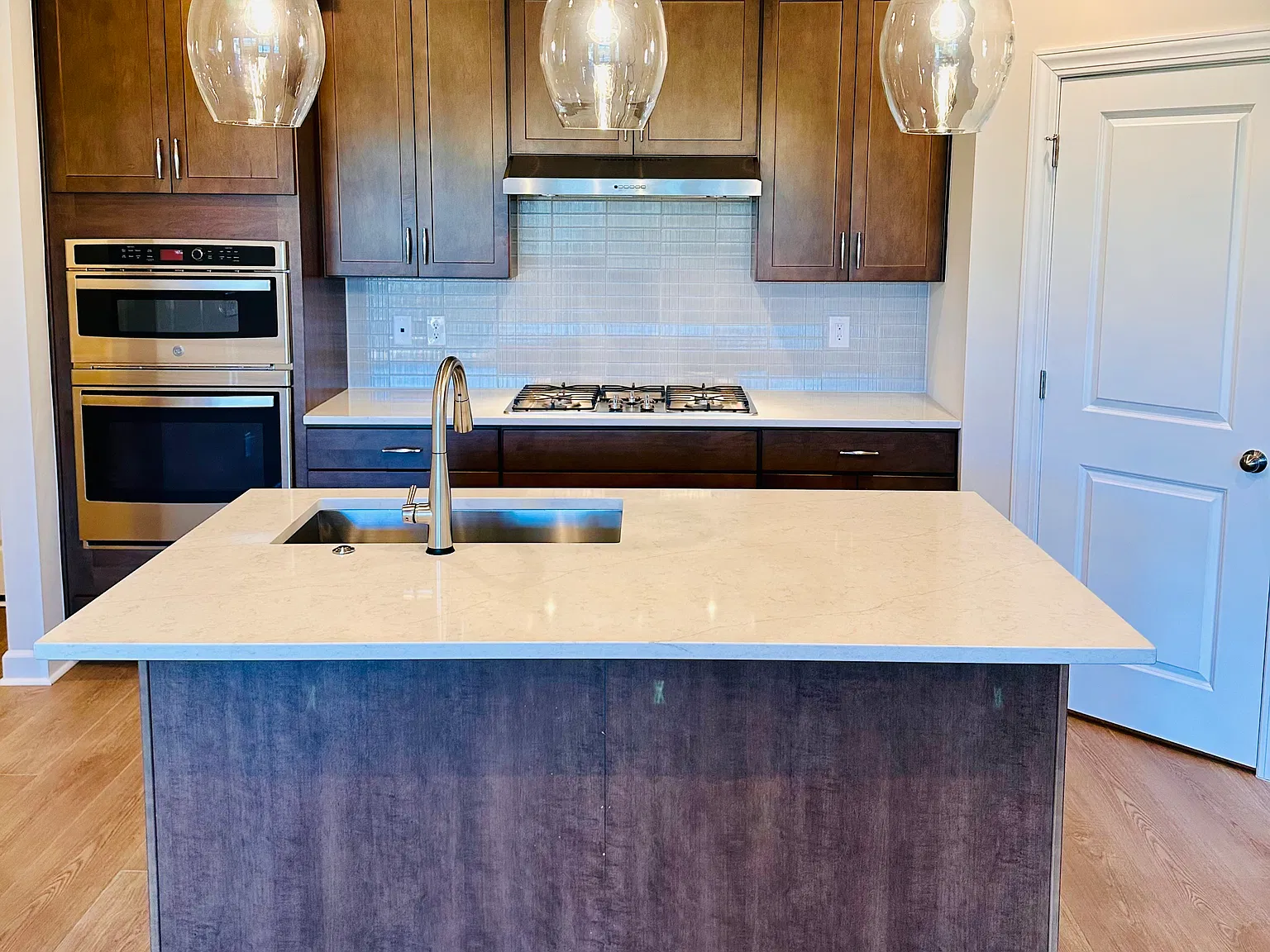 3 bed, 2024 sqft, $1,950 — Photo 3