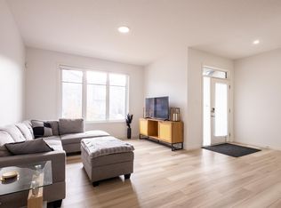 5016 Kinney Line SW, Edmonton, AB T6W5G4