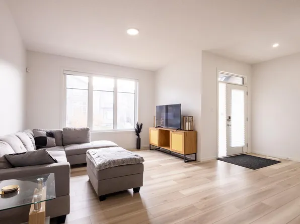 5016 Kinney Line SW, Edmonton, AB T6W 5G4