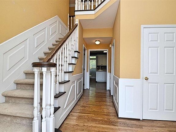 5th image of 1104 Thorn Apple Ct SE