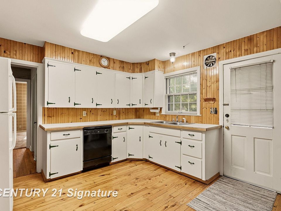 16th image of 1525 Beech St