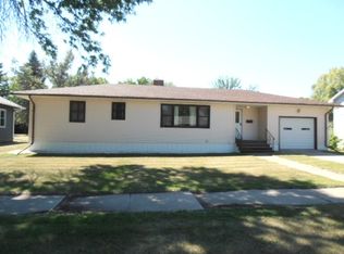 909 4th Ave N, New Rockford, ND 58356