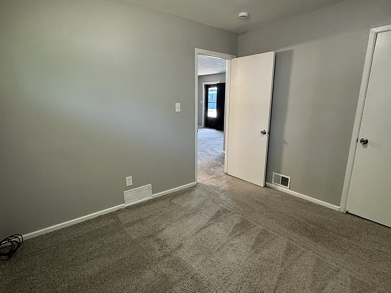 2726 Margaret St — Photo 12