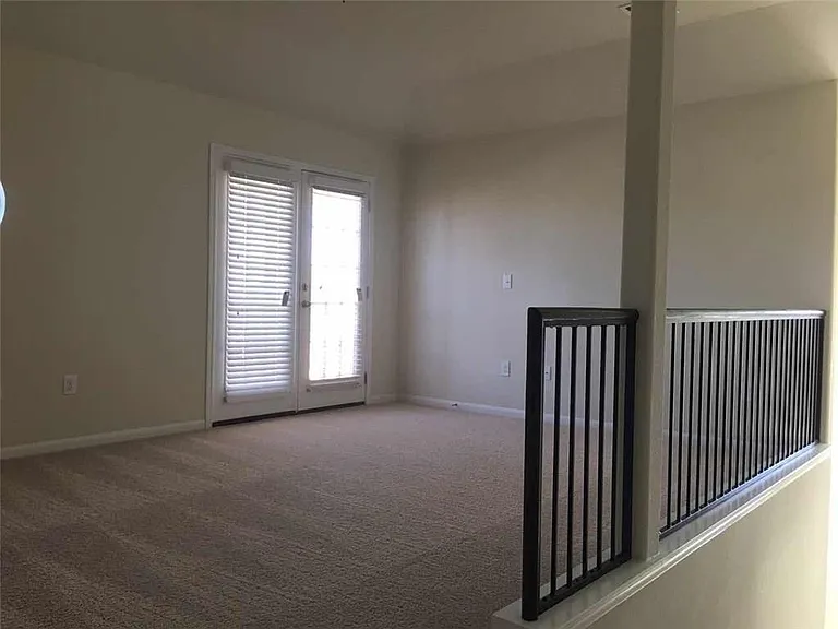 5708 Scenic Lake Dr — Photo 7