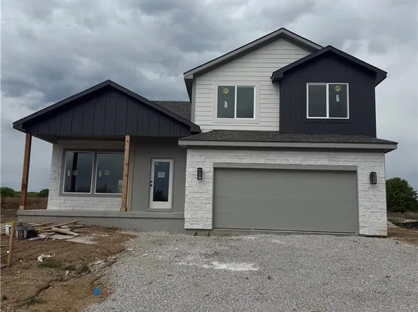 2200 SE Oak Ridge Dr, Oak Grove, MO 64075