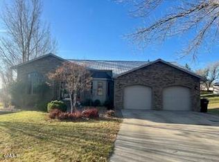 729 2nd Ave NE, Watford City, ND 58854