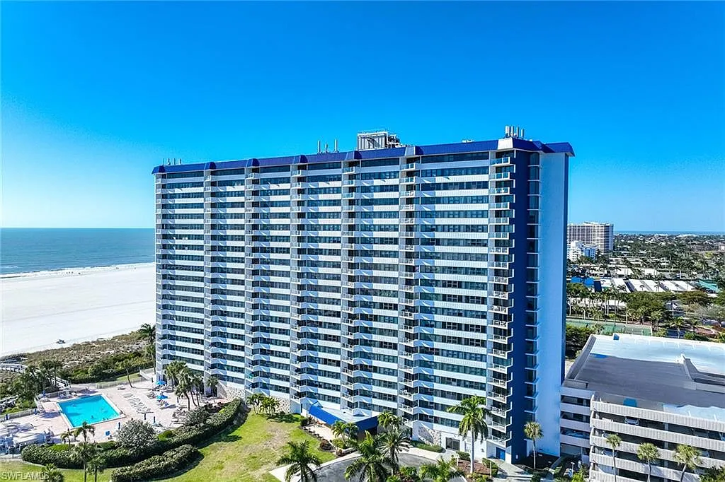 2 bed, 2.0 bath, 1071 sqft, $8,500 — Photo 2