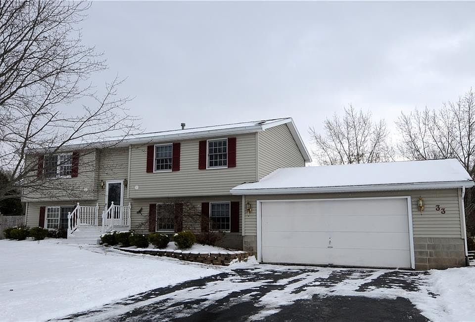 1st image of 33 Woodstock Ln