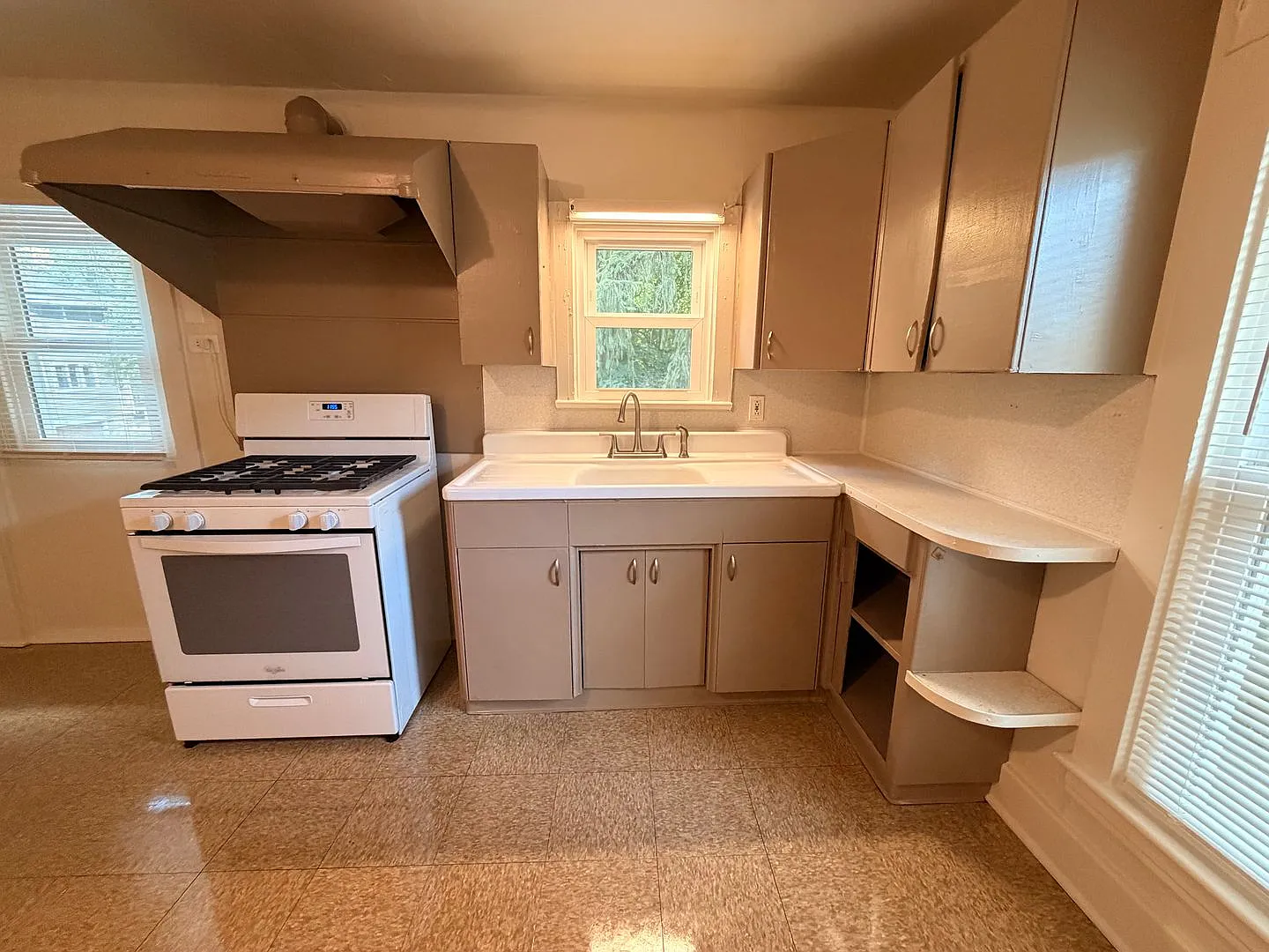 514 Fuller Ave SE — Photo 3
