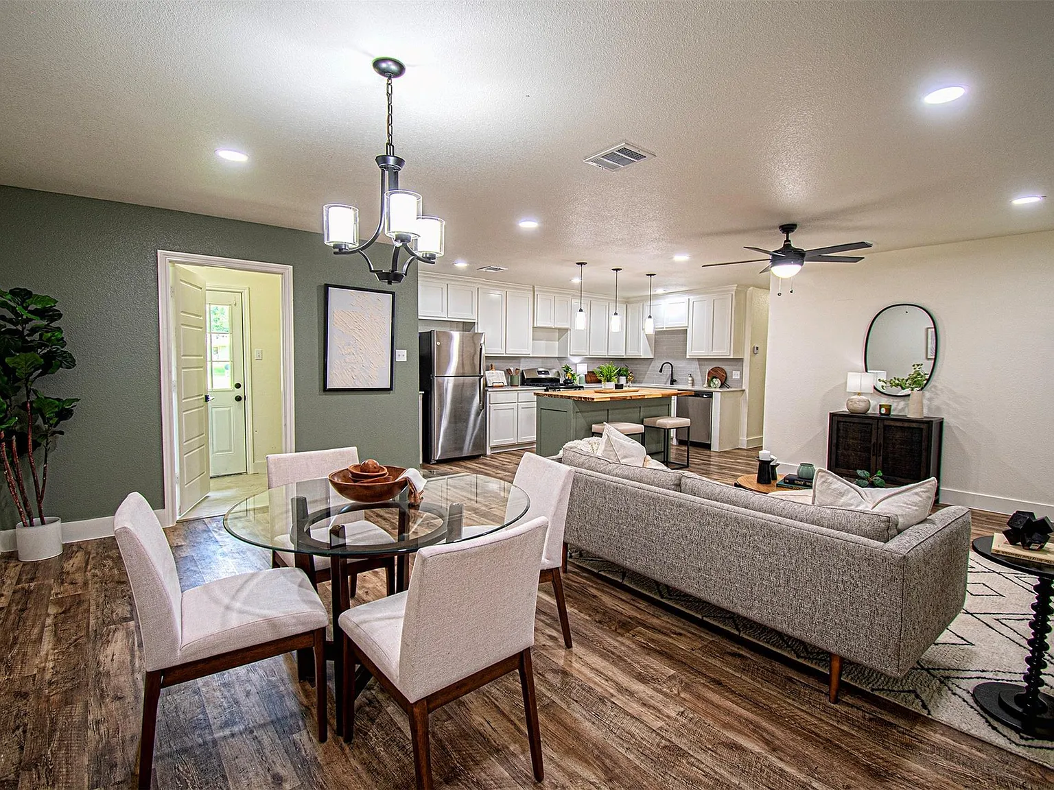 551 E. Burks St Pilot Point, TX 76258 - — Photo 4