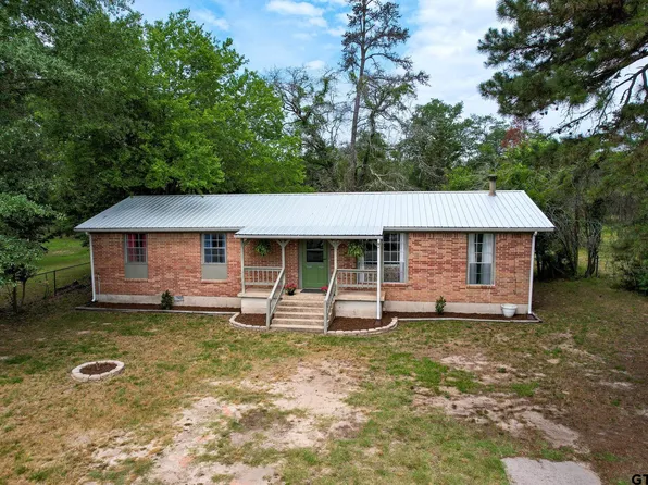 401 Kings Country Blvd, Scroggins, TX 75480