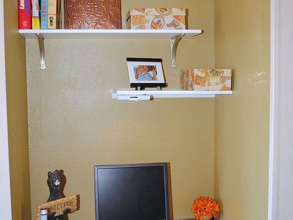 Built in Desk area off LR