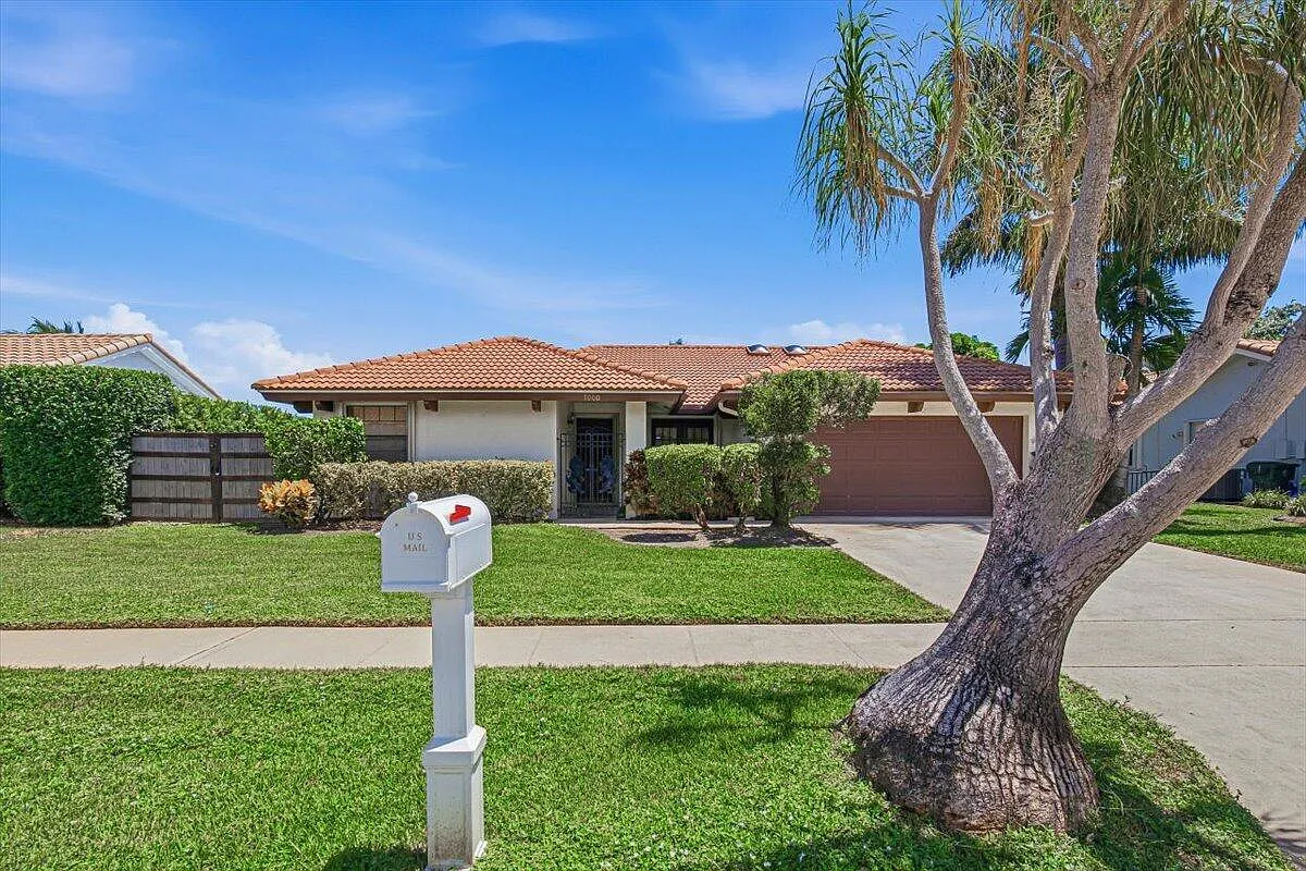3 bed, 2.0 bath, 1996 sqft, $5,000 — Photo 3